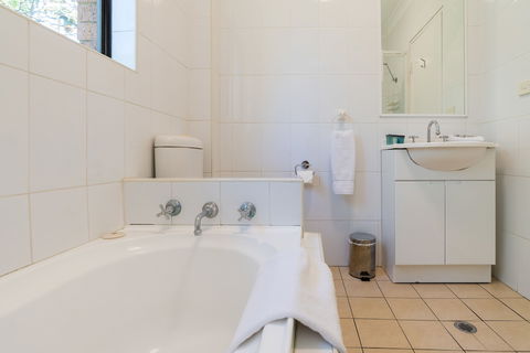 Eastwood Furnished Apartments - Accommodation Gold Coast 2