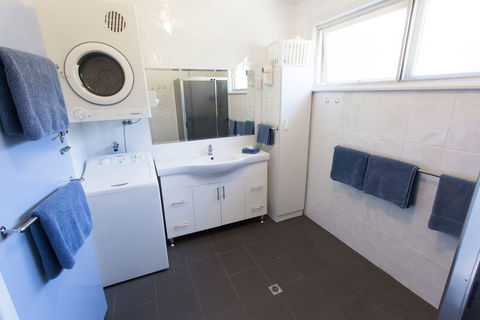 Modra's Apartments - Gold Coast 4U 4