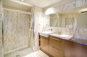 Wyndel Apartments - Harbour Watch - Gold Coast 4U 4