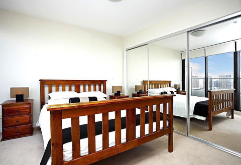 Astra Apartments - Docklands - Accommodation Gold Coast 2