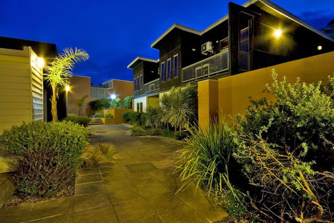 Lornebeach Apartments - Accommodation Gold Coast 1