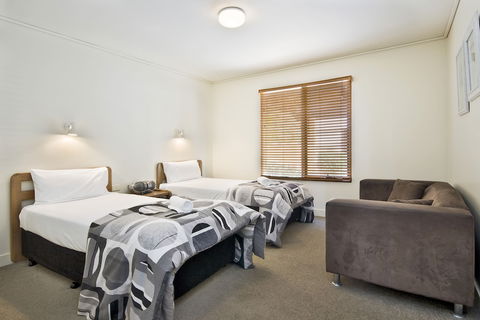 Lornebeach Apartments - Accommodation Gold Coast 2
