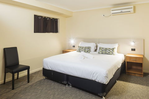 Nightcap At Balaclava Hotel - Gold Coast 4U 6
