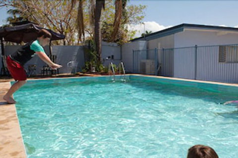 Strand Motel - 1 Gold Coast 2