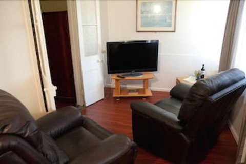 Strand Motel - 1 Gold Coast 6