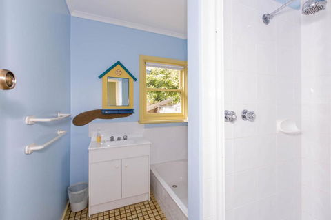 HOLIDAY On NAUTILUS INVERLOCH - Accommodation Gold Coast 3