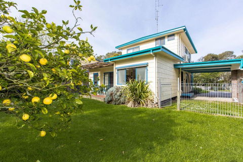 HOLIDAY On NAUTILUS INVERLOCH - Accommodation Gold Coast 5