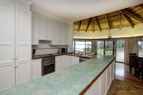 FAR SHORE - Accommodation Gold Coast 6