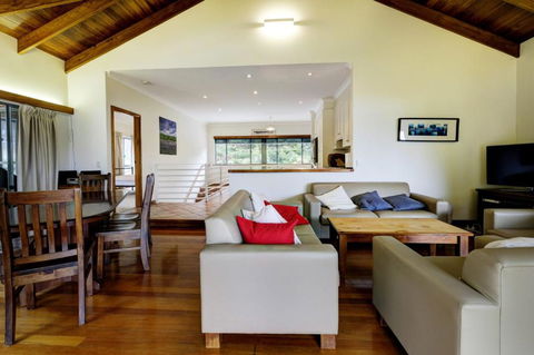 FAR SHORE - Accommodation Gold Coast 2