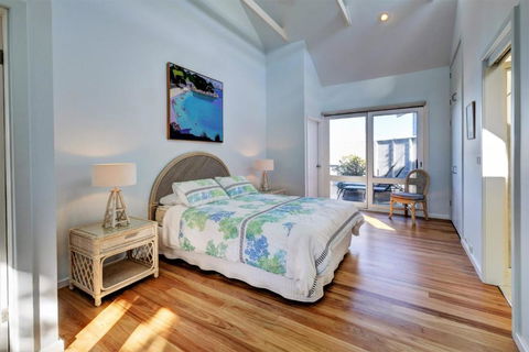 EUREKA - Accommodation Gold Coast 6