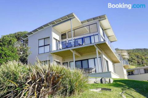 ROCKPOOL (4 Night Min) - Accommodation Gold Coast 2
