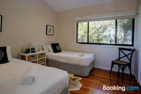 ROCKPOOL (4 Night Min) - Accommodation Gold Coast 3