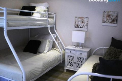 ROCKPOOL (4 Night Min) - Accommodation Gold Coast 5