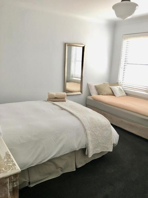 99 Hill Street Apartments - Gold Coast 4U 2