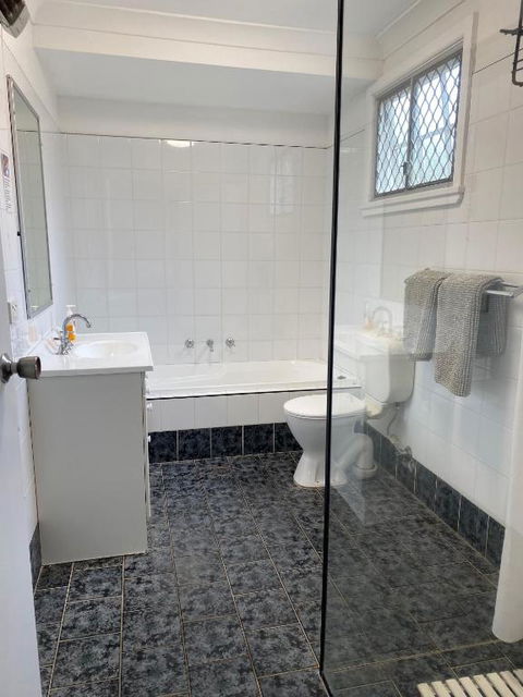 Allamanda House 3 Willow Street - Accommodation Gold Coast 4