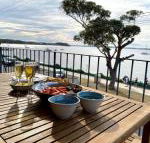 6 SHOAL TOWERS 11 SHOAL BAY RD STUNNING WATER VIEWS  PERFECT LOCATION - Accommodation Gold Coast