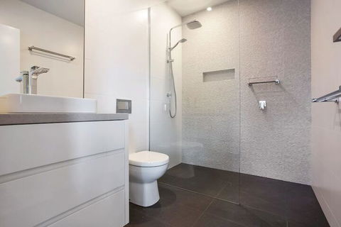 Robertson 6 - Accommodation Gold Coast 2