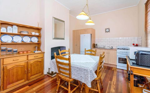 Eliza 1875 Red Brick Duplex Townhouse - Gold Coast 4U 3