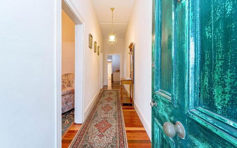 Eliza 1875 Red Brick Duplex Townhouse - Gold Coast 4U 6