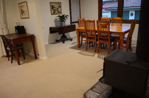 Coolamon On Marsh Armidale - 1 Gold Coast 6