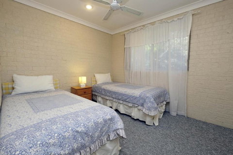 ACACIA WEEKLY ONLY - 1 Gold Coast 4