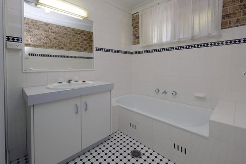 ACACIA WEEKLY ONLY - 1 Gold Coast 6