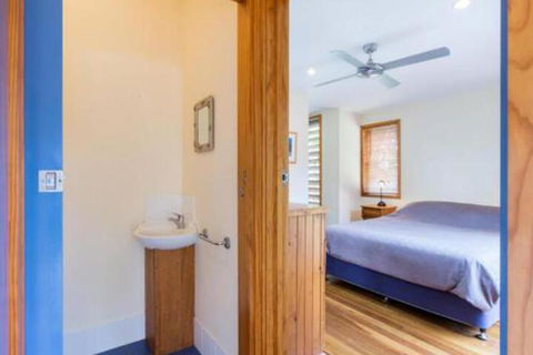 Blue Poles (Pets Allowed) - Accommodation Gold Coast 3