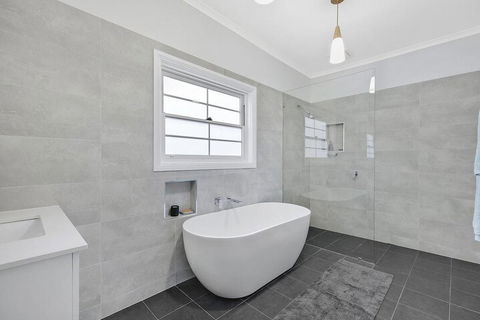 Waterview Beach House - Gold Coast 4U 4