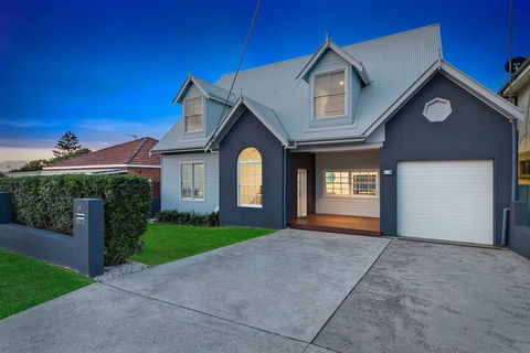 Waterview Beach House - Gold Coast 4U 1