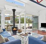 The Boathouse comfortable beachfront home - Accommodation Gold Coast
