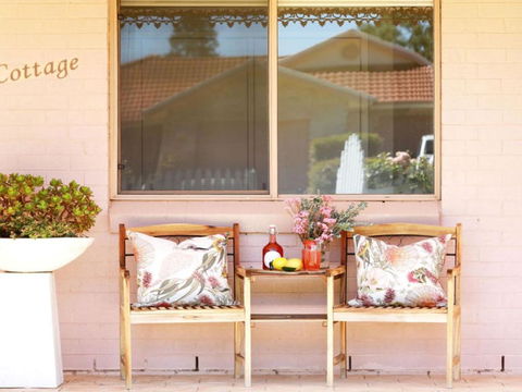 That Pink House! Comfortable Home Away From Home - Accommodation Gold Coast 2