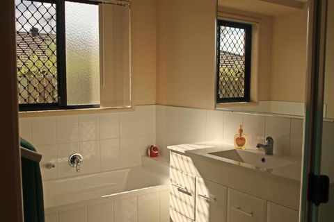Banksia & Acacia Apartments - Gold Coast 4U 5
