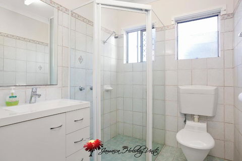 Jamaica Holiday Units - Accommodation Gold Coast 2