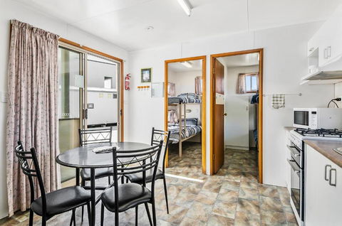 Rocks Retreat Cabin Seal - Accommodation Gold Coast 5