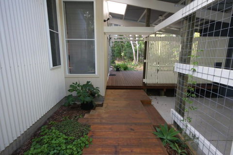 15 Belle Court Modern Architect Designed Open Plan Holiday Home With Outdoor Shower - Accommodation Gold Coast 6
