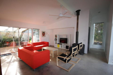 15 Belle Court Modern Architect Designed Open Plan Holiday Home With Outdoor Shower - Accommodation Gold Coast 4