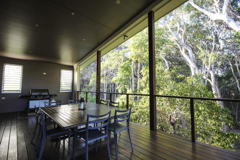 17 Naiad Court Modern Open Plan Family Home With Covered Outdoor Area & Double Lock Up Garage - 1 Gold Coast 6