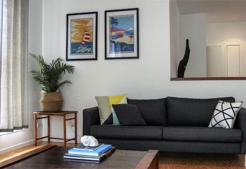 17 Naiad Court Modern Open Plan Family Home With Covered Outdoor Area & Double Lock Up Garage - 1 Gold Coast 2