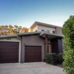 17 Naiad Court Modern Open Plan Family Home With Covered Outdoor Area & Double Lock Up Garage - 1 Gold Coast 0