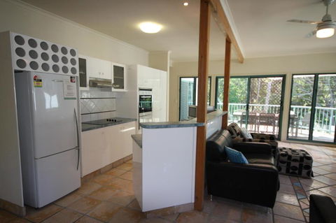 20 Orania Court Spacious Home With Swimming Pool - Accommodation Gold Coast 1