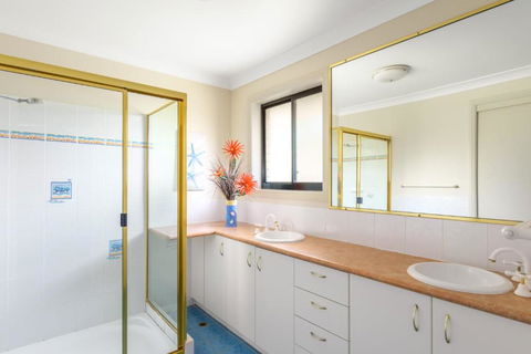 2 / 80 Cooloola Drive Comfortable & Cosy Unit Enjoying Ocean Views & Views To Fraser Island - 1 Gold Coast 2