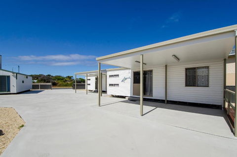 Rocks Retreat Cabin Dolphin - Gold Coast 4U 2