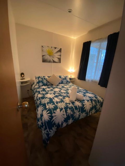 Rocks Retreat Cabin Dolphin - Gold Coast 4U 1