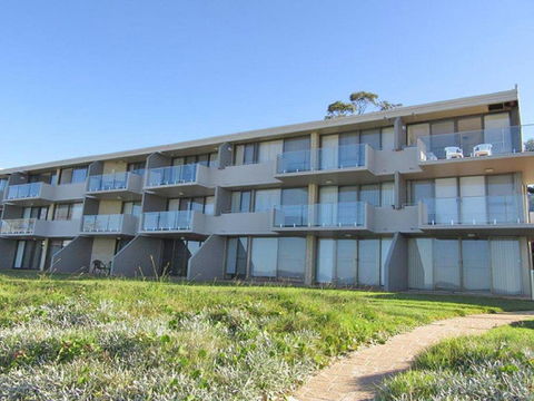 13 Harbourside 3 7 Soldiers Point Road Fantastic Waterfront Unit - Gold Coast 4U 2