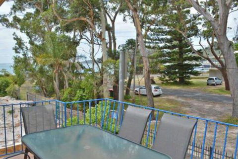 5 Ocean Breeze Shoal Bay Avenue Fabulous Location Opposite Shoal Bay Beach! - Accommodation Gold Coast 0