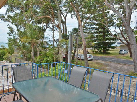 5 Ocean Breeze Shoal Bay Avenue Fabulous Location Opposite Shoal Bay Beach! - Accommodation Gold Coast 3