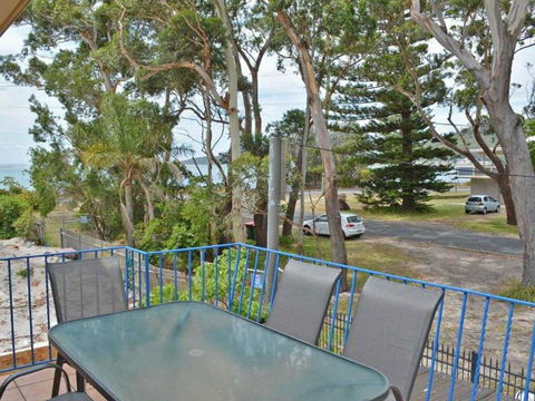 5 Ocean Breeze Shoal Bay Avenue Fabulous Location Opposite Shoal Bay Beach! - Accommodation Gold Coast 2