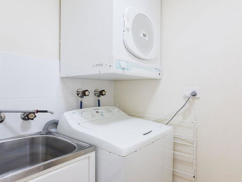 23 Bay Parklands 2 Gowrie Avenue Little Beach Air Con Pool & Tennis Court - Accommodation Gold Coast 5