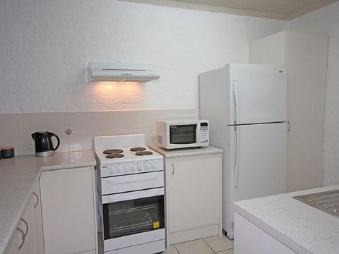 23 Bay Parklands 2 Gowrie Avenue Little Beach Air Con Pool & Tennis Court - Accommodation Gold Coast 4