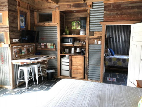Bed In A Shed Vineyard Stay - Gold Coast 4U 4